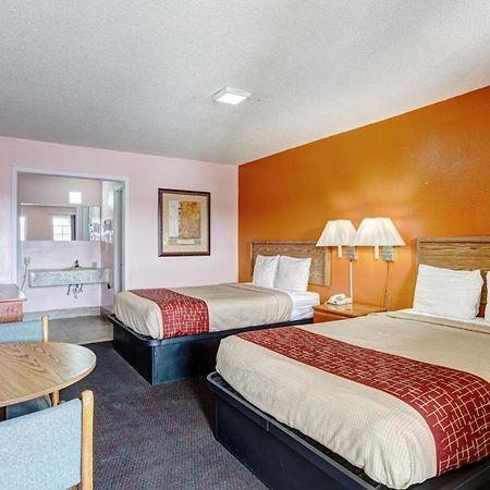 Regency Inn Fayetteville 外观 照片
