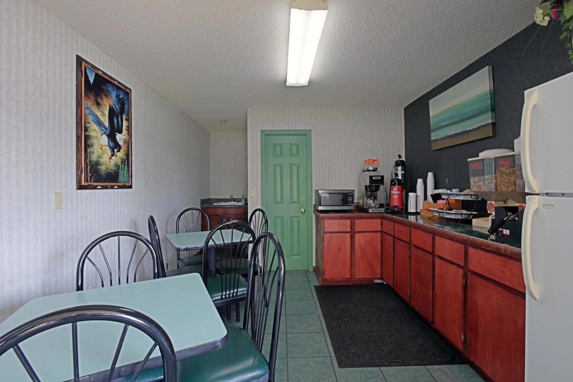 Regency Inn Fayetteville 餐厅 照片